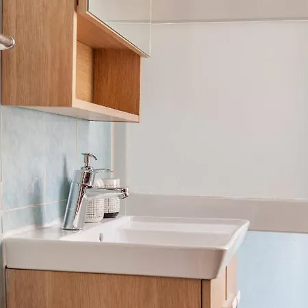 Apartmán 2 Bedroom For 4 People With Free Public Parking