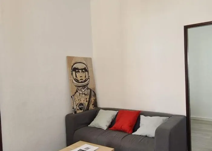 2 Bedroom For 4 People With Free Public Parking * Lisbona