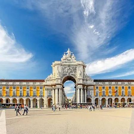 2 Bedroom For 4 People With Free Public Parking Apartment Lisbon