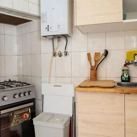 2 Bedroom For 4 People With Free Public Parking Lägenhet