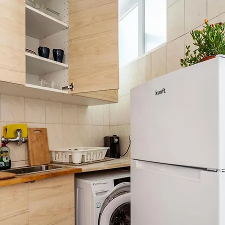 2 Bedroom For 4 People With Free Public Parking Apartment