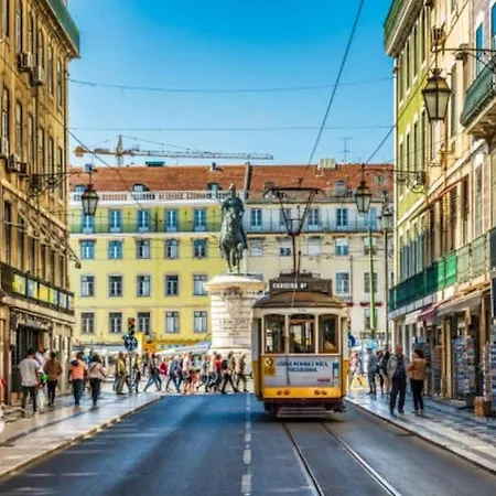 2 Bedroom For 4 People With Free Public Parking Apartment Lisbon