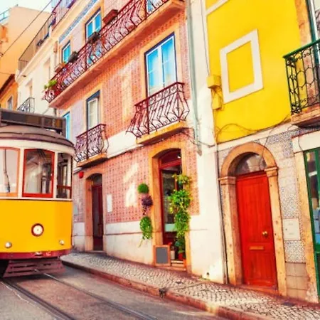 Apartment 2 Bedroom For 4 People With Free Public Parking Lisbon