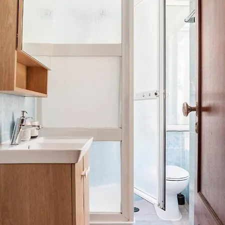 Apartment 2 Bedroom For 4 People With Free Public Parking *