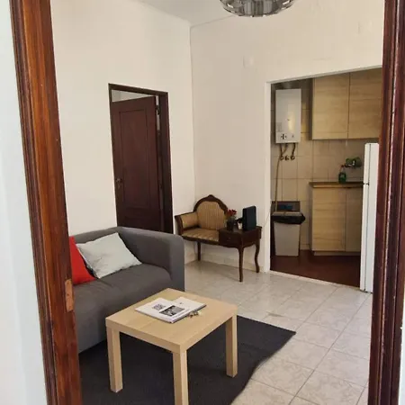 Apartment 2 Bedroom For 4 People With Free Public Parking *