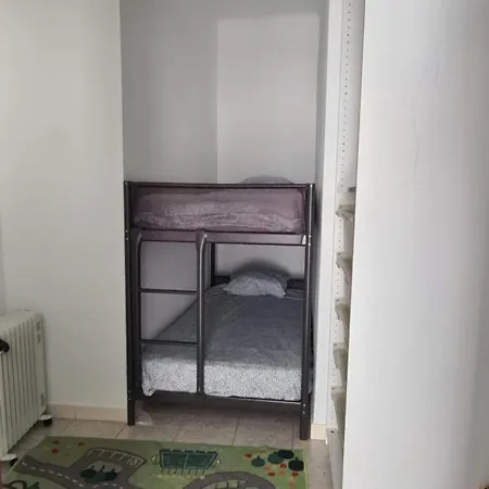 2 Bedroom For 4 People With Free Public Parking Apartment Lisbon