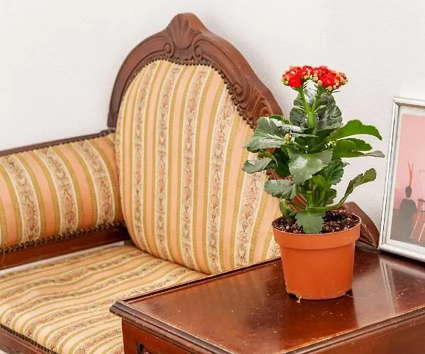 Appartamento 2 Bedroom For 4 People With Free Public Parking Lisbona